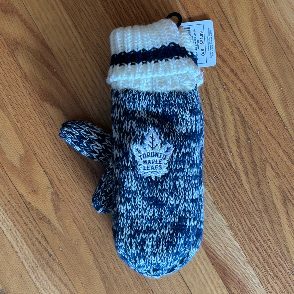 (3/$30) NWT Toronto Maple Leafs Ladies Mittens OS